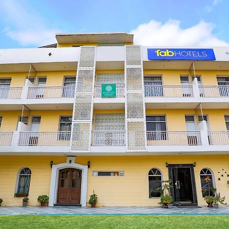 Fabhotel Aravali Suites Гургаон Экстерьер фото