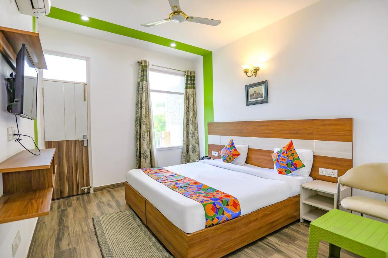 Fabhotel Aravali Suites Гургаон Экстерьер фото
