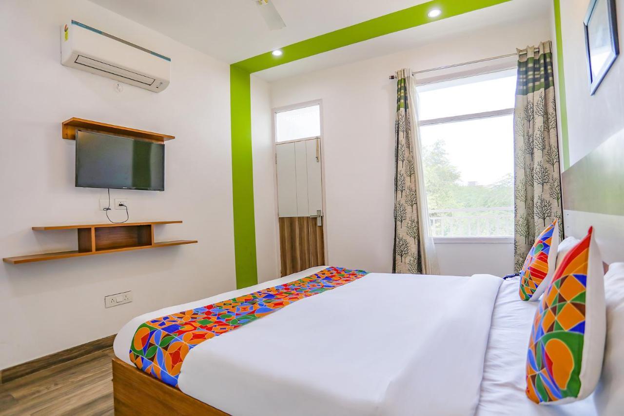 Fabhotel Aravali Suites Гургаон Экстерьер фото