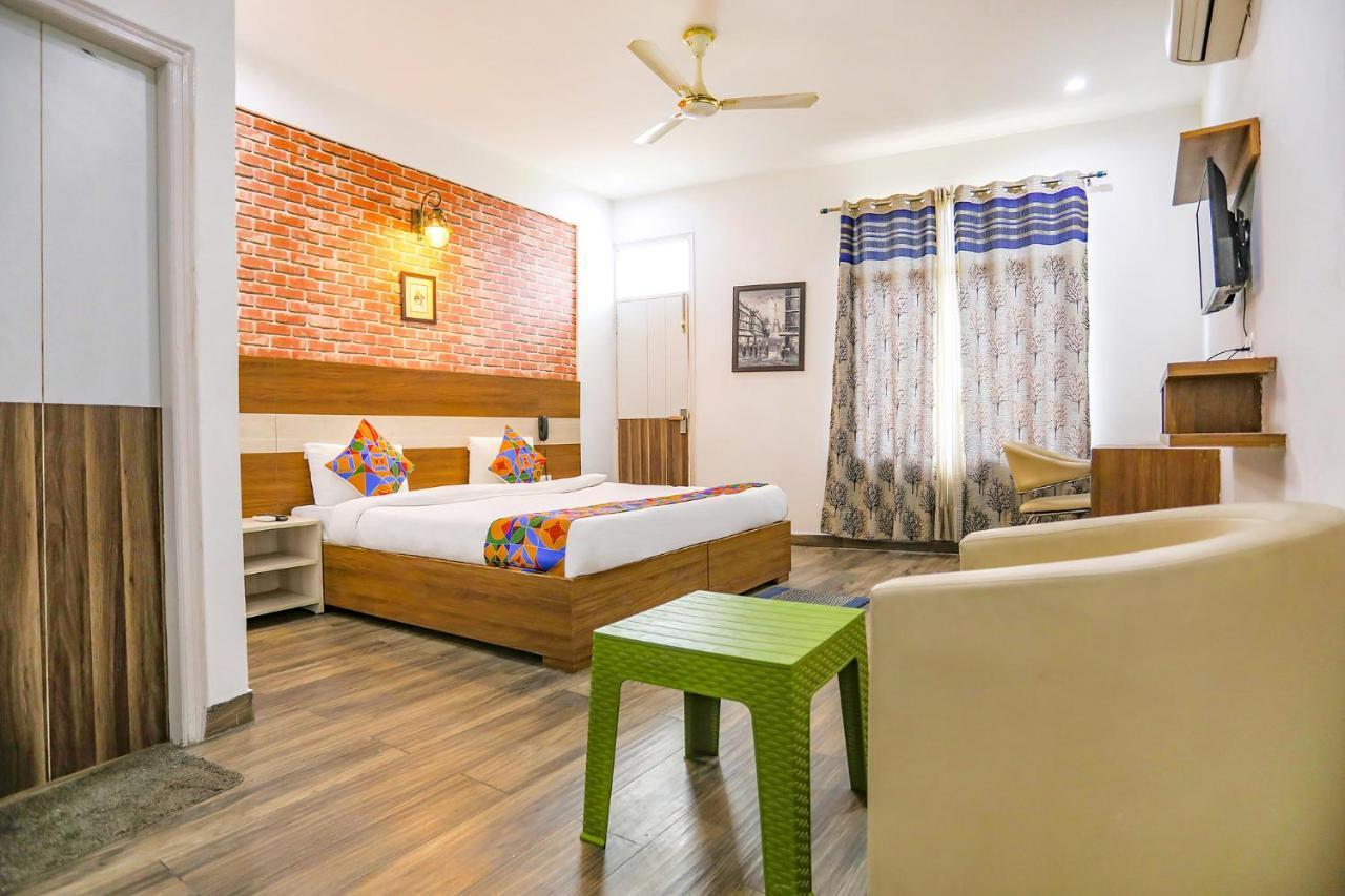 Fabhotel Aravali Suites Гургаон Экстерьер фото